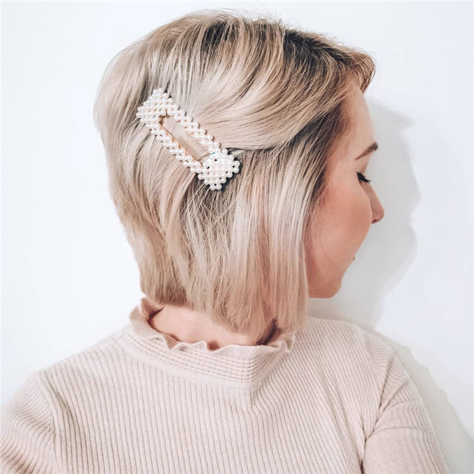 hairclip;hairstyles