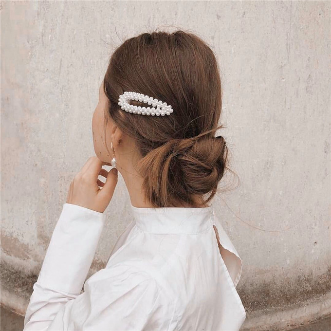 hairclip;hairstyles