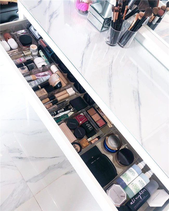 makeupstorage;