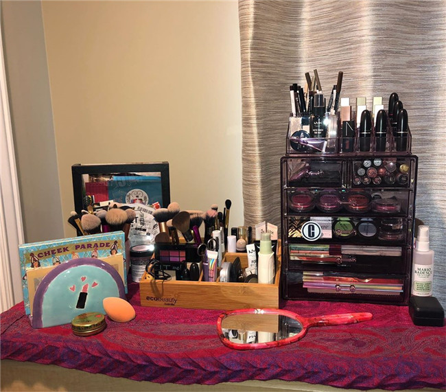 makeupstorage;