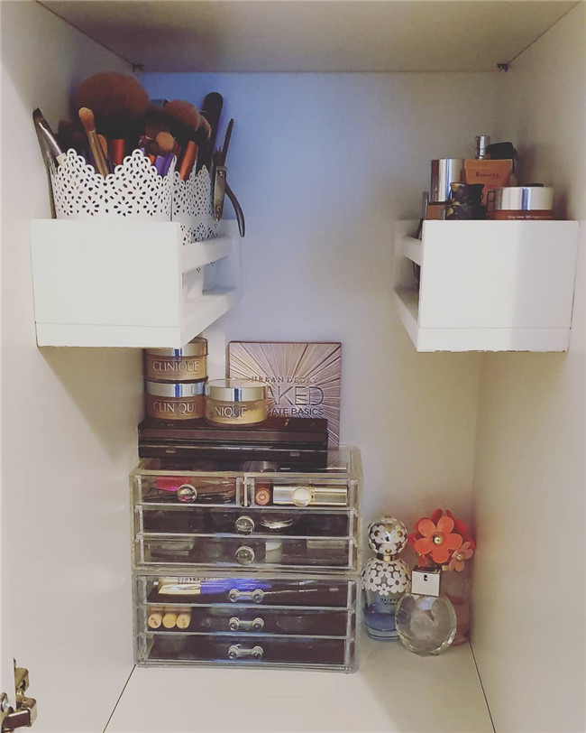 makeupstorage;